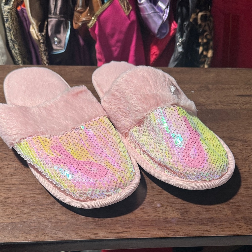 Avon studio 1886 breast cancer Sequin Slippers
